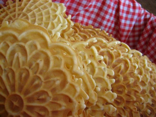 Italian pizzelle wedding cookies