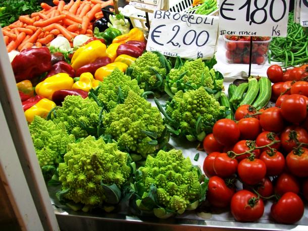 Outdoor food market in Italy