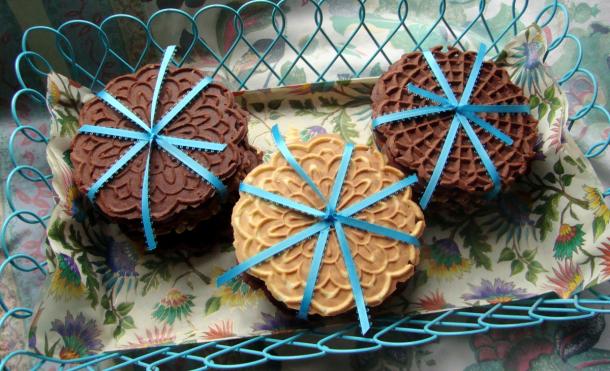 Flavoured Italian pizzelle cookies