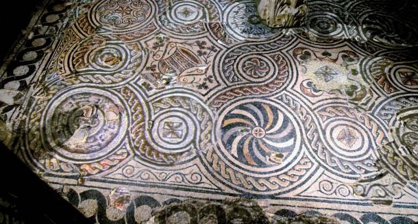 Detail of a Roman mosaic floor discovered under Palazzo Valentini. Photo: Provincia di Roma Roman mosaic floor under Palazzo Valentini