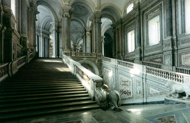 Majestic baroc staircase inside the Reggia di Caserta
