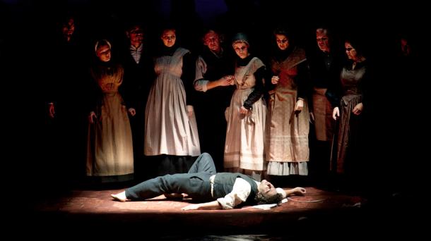 A dramatic scene from Lohengrin at Teatro alla Scala in Milan. © Teatro alla Scala Lohengrin at Teatro alla Scala in Milan
