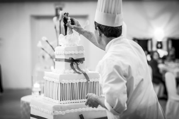 Italian classic tiered white wedding cake