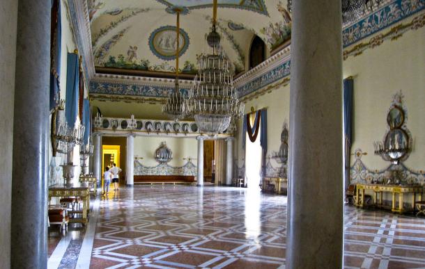 Grand ballroom in Palazzo di Capodimonte, Naples
