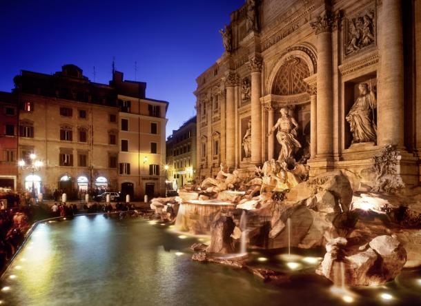 A nightview of the Fontana di Trevi